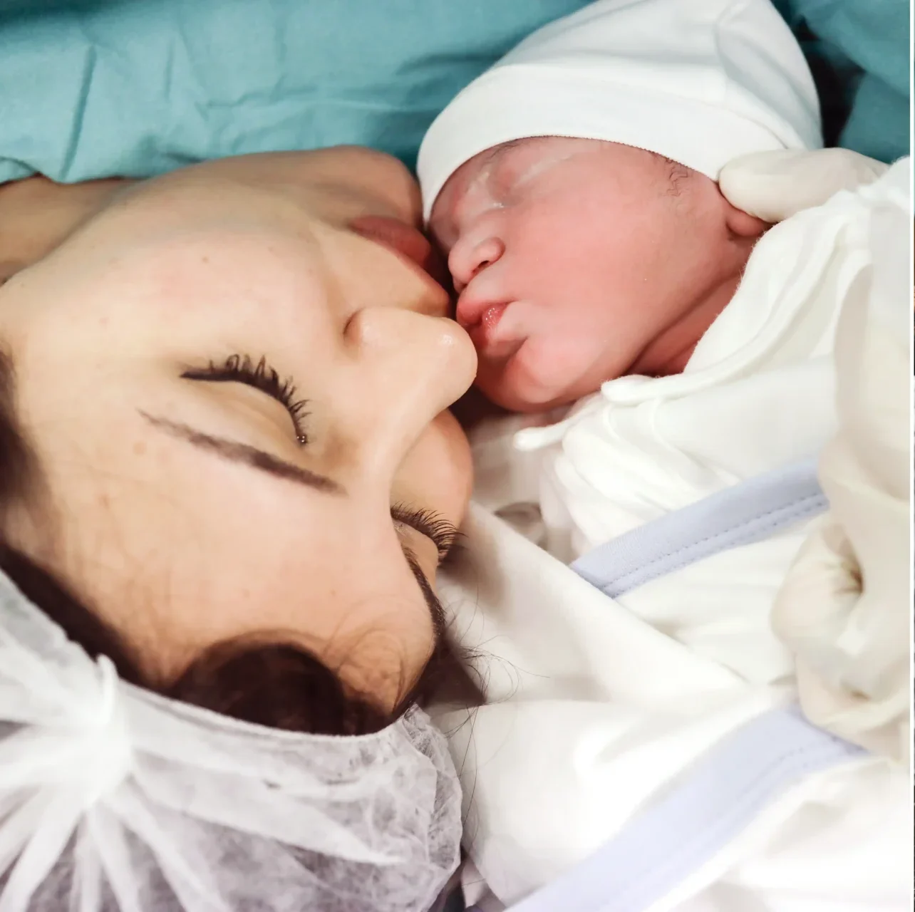 Kıbrıs doğum fotoğrafçılığı – Foto Göksel profesyonel doğum çekimi